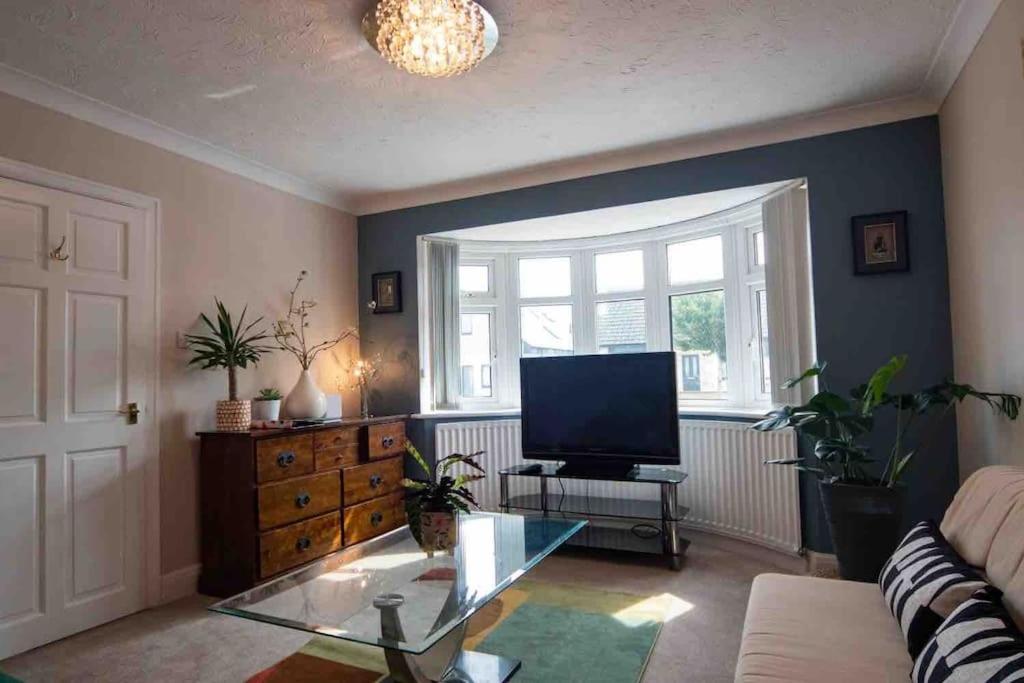 1 Bedroom Self Contained Apartment In Christchurch Winkton Exterior photo